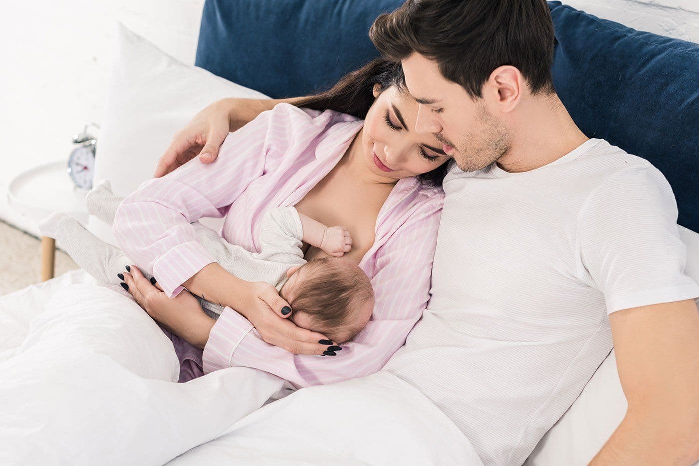mom-breastfeeding-baby-with-dad-supporting-mom