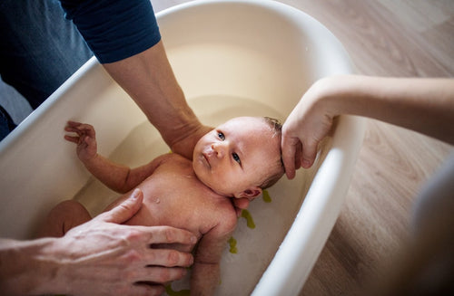 When Should a Newborn Baby Get the First Bath?